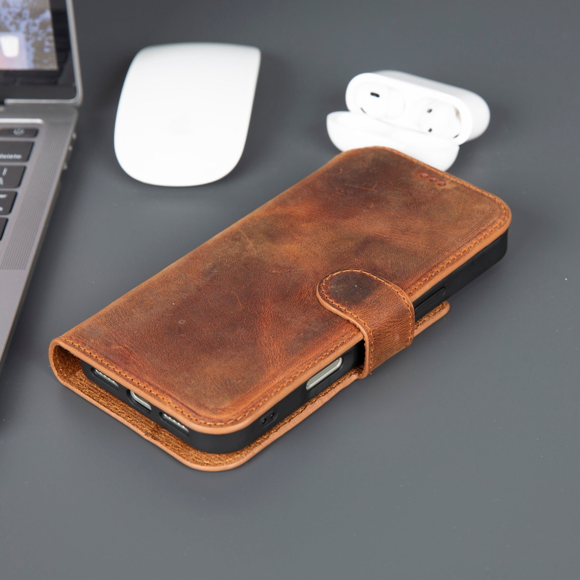Casper iPhone 17 Pro Leather Wallet Case – MagSafe Compatible